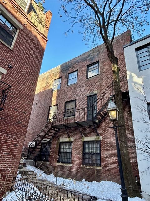 9 Spruce Court Boston MA 02108