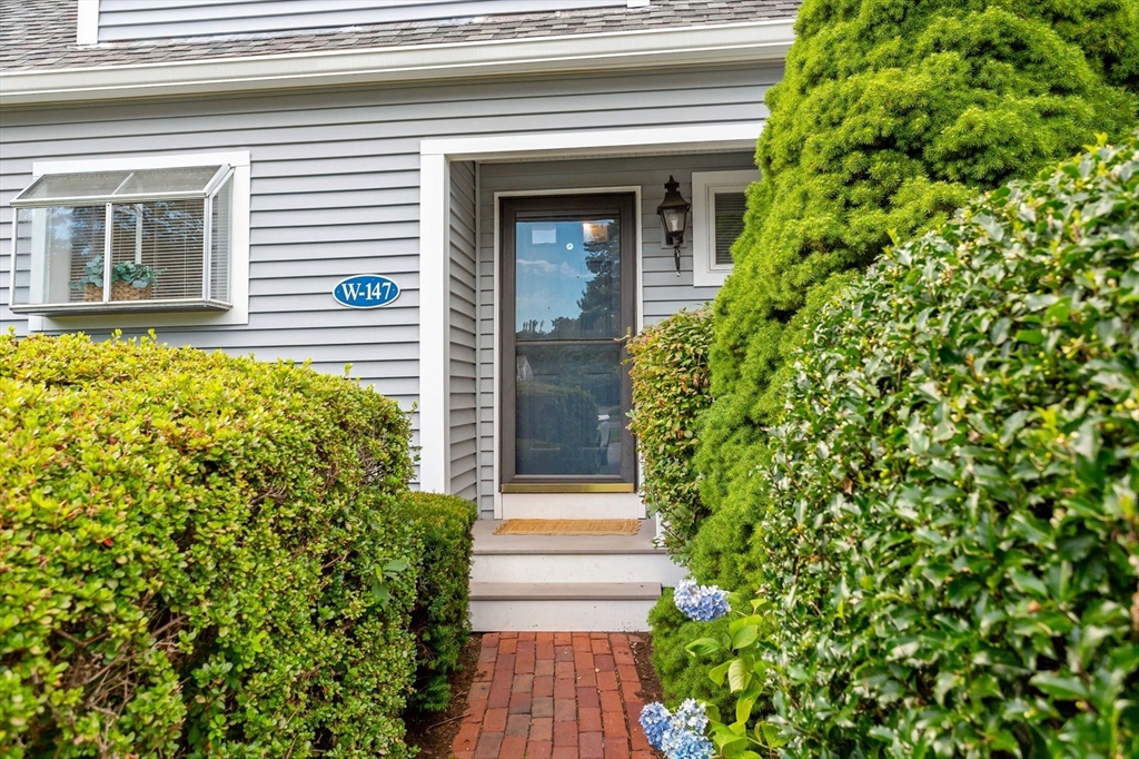 147 Shellback Way W