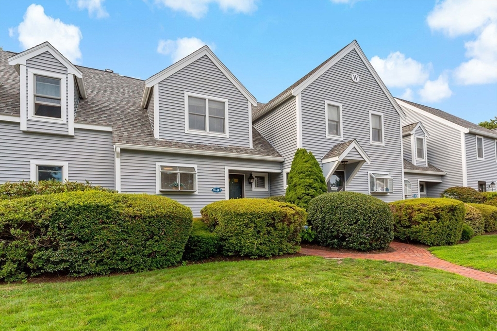 147 Shellback Way W