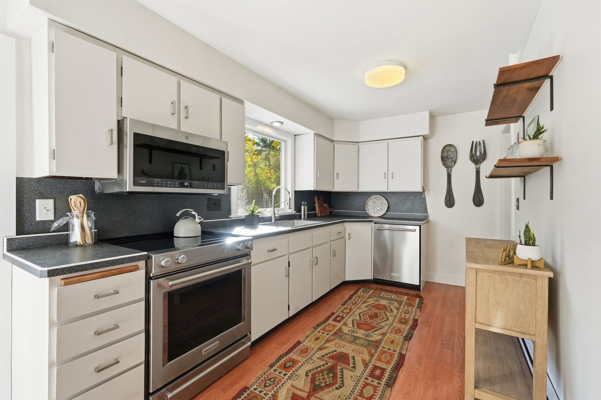 284 Housatonic St, Lenox, MA Photo #15