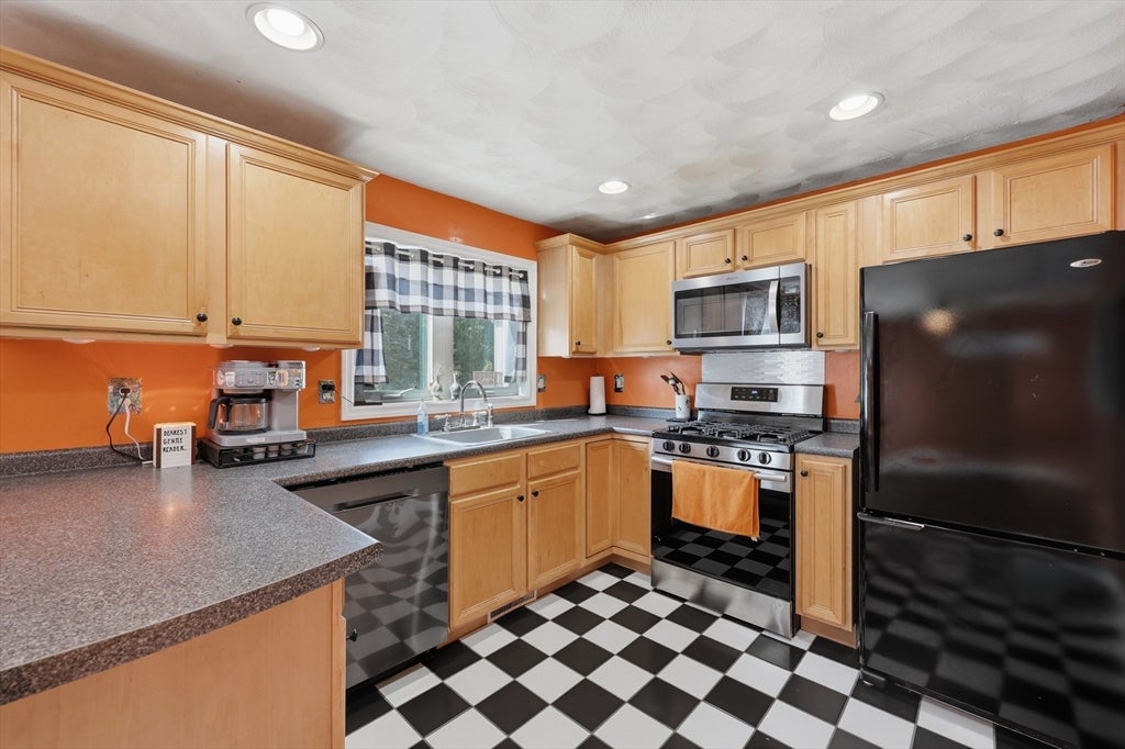 28 Groveland Commons Way #28, Groveland, MA, 28 Groveland Commons Way #28, Groveland, MA Photo #9
