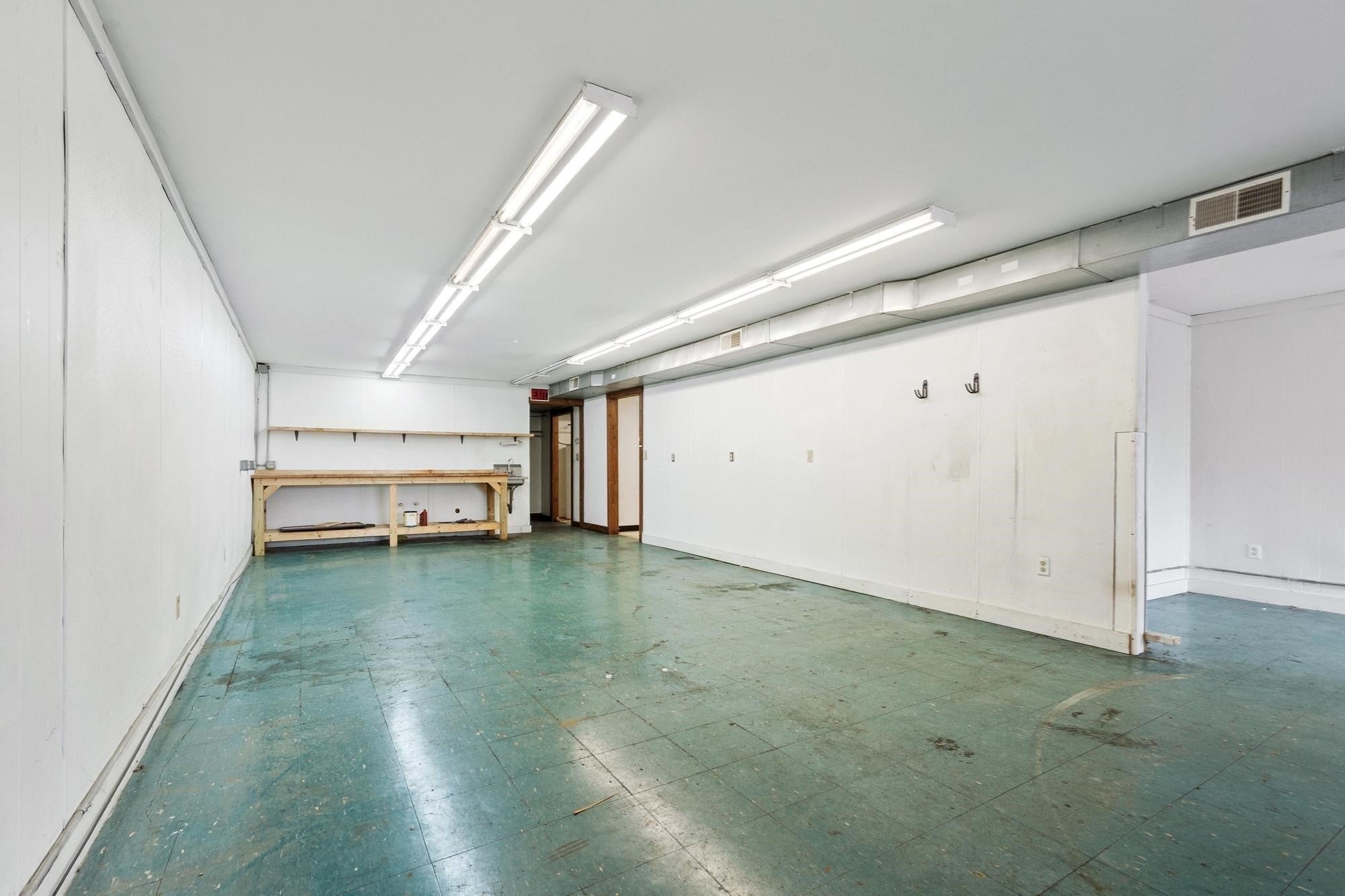 181 E Main St B6