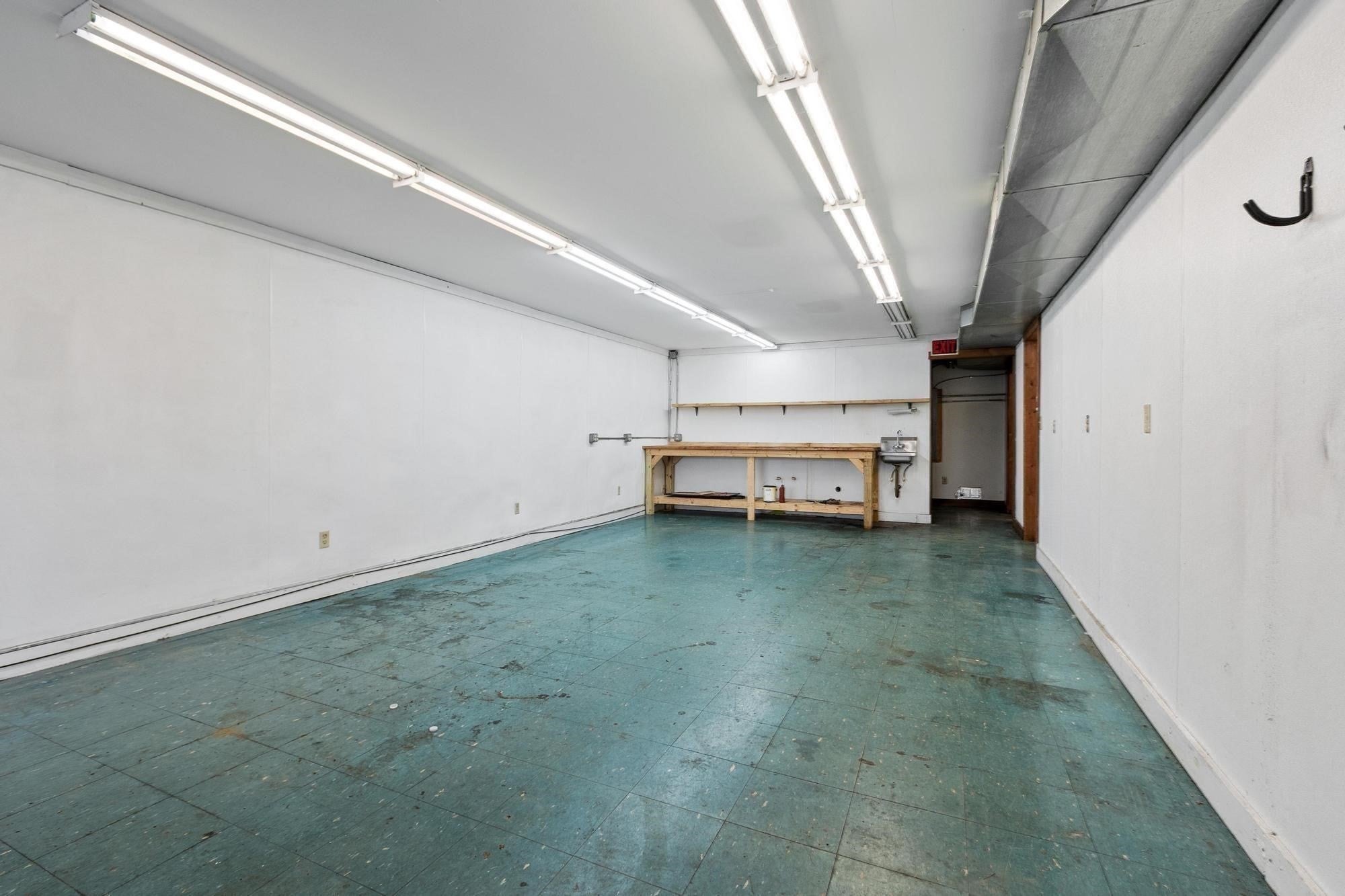 181 E Main St B6