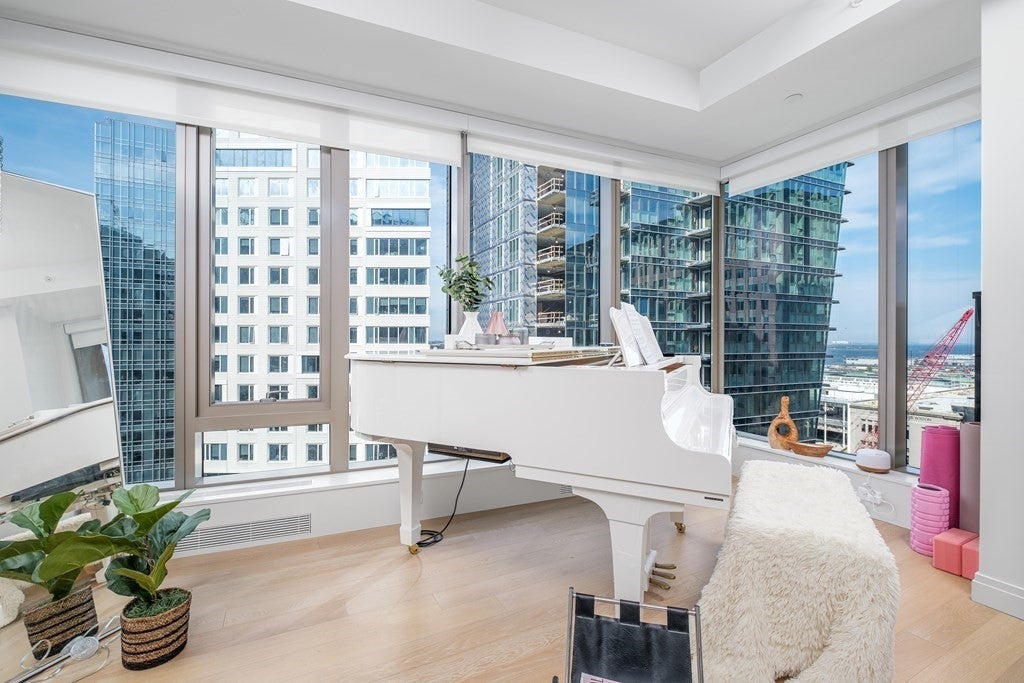 133 Seaport Blvd #1510 Floor 15