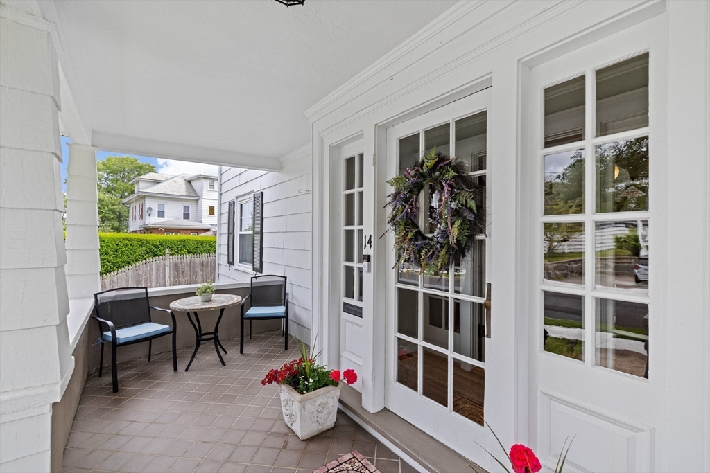 14 Maypole Rd