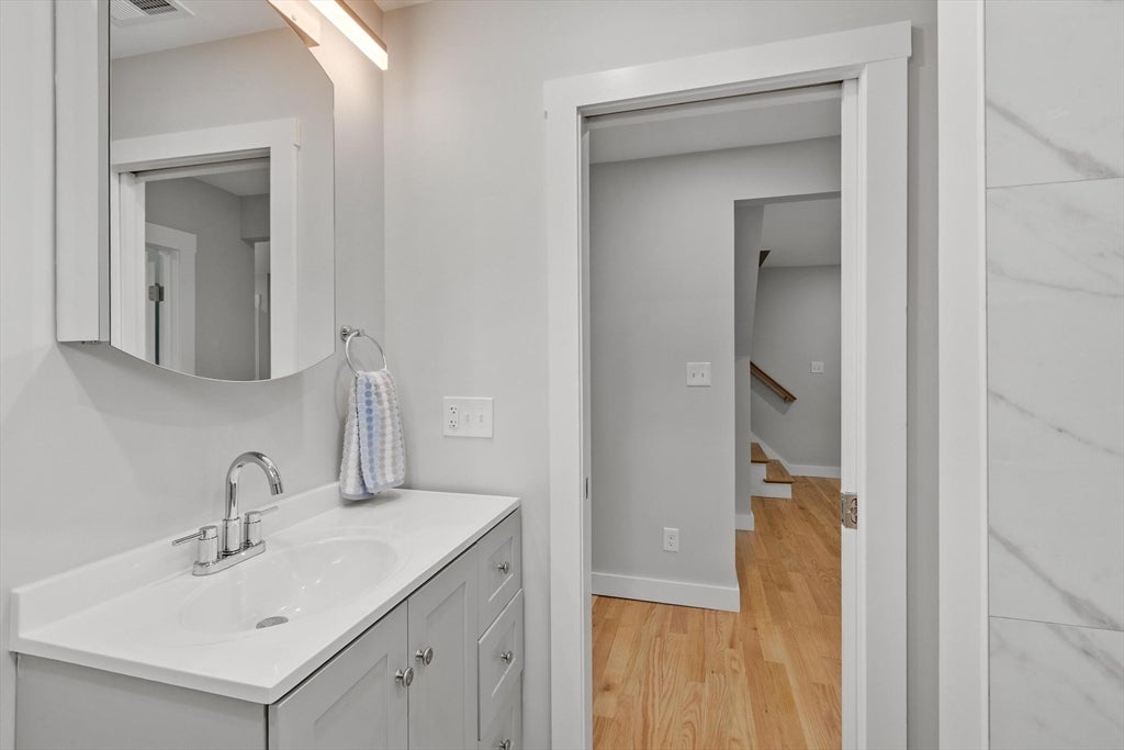 317 Middlesex St, North Andover, MA Photo #24
