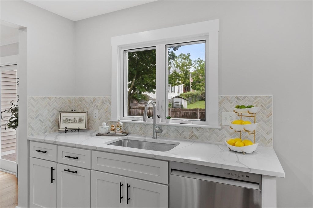 317 Middlesex St, North Andover, MA Photo #16