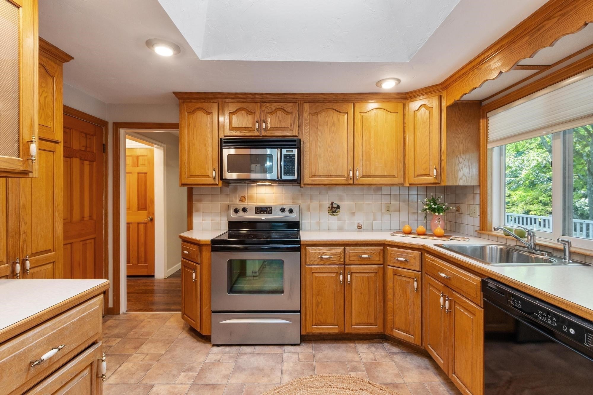 1 Standish Road, Lynnfield, MA, 1 Standish Road, Lynnfield, MA Photo #4