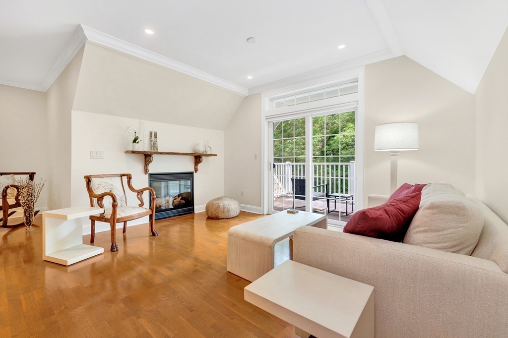 95 Conant St 404