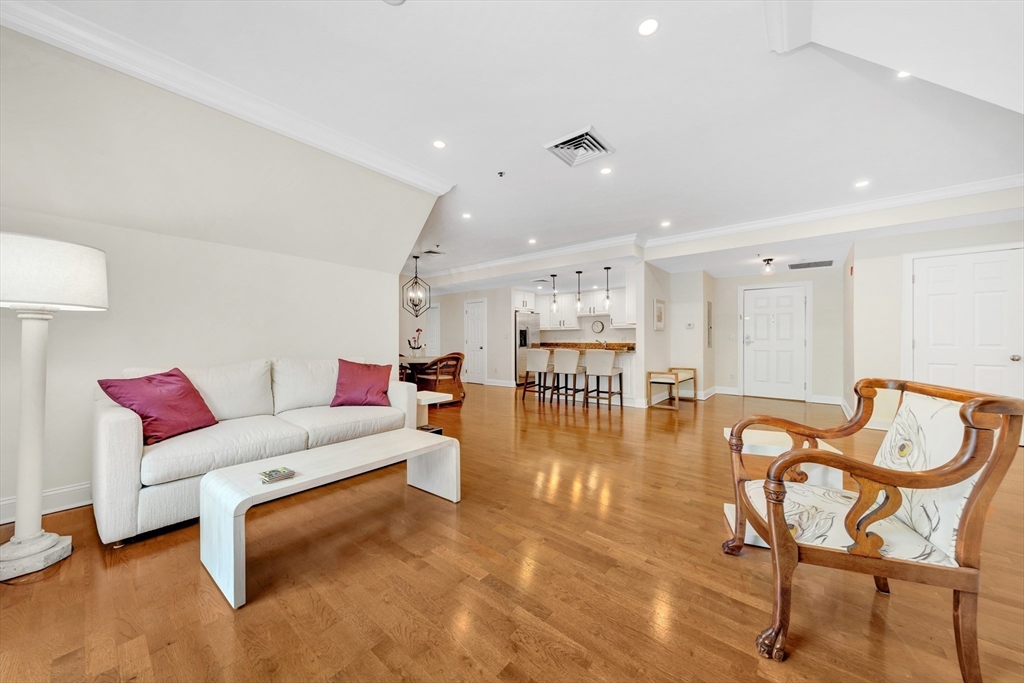 95 Conant St 404