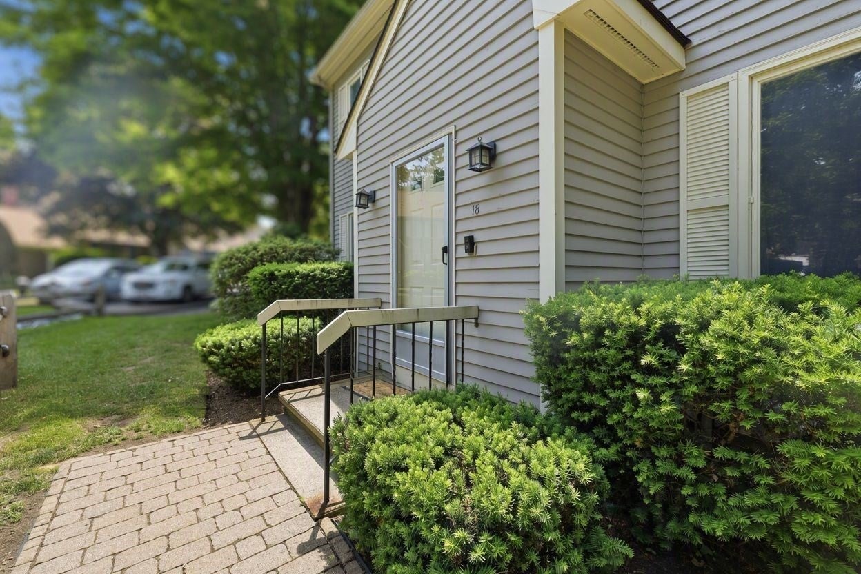 18 Copperwood Dr 18