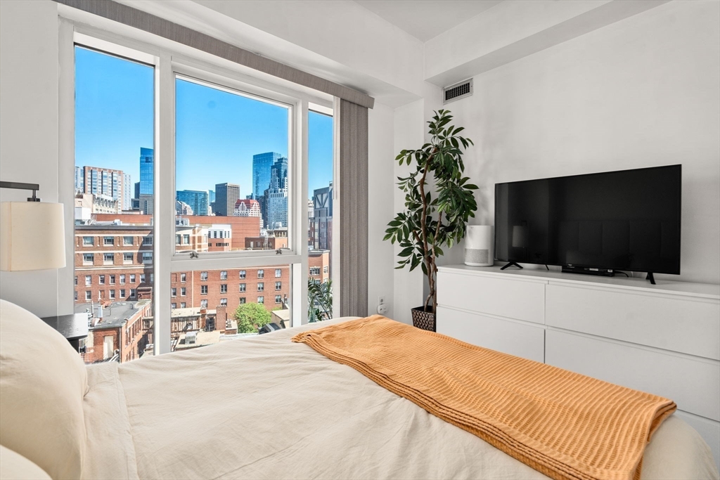 1 Nassau St 1102