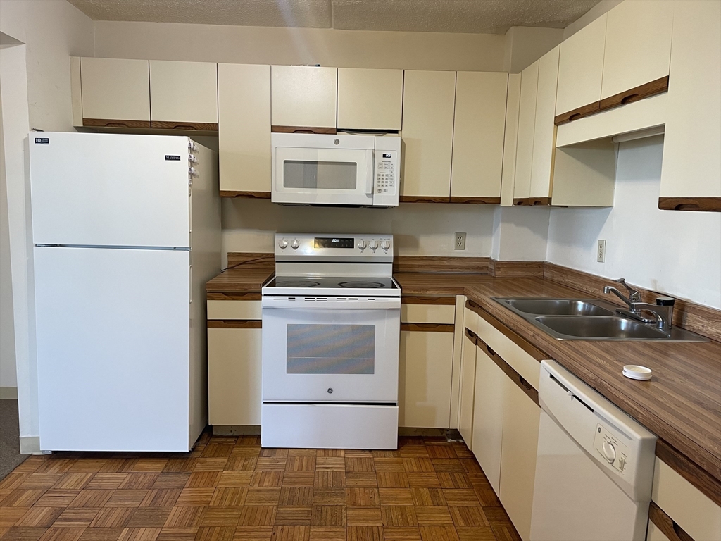 100 Cove Way 402