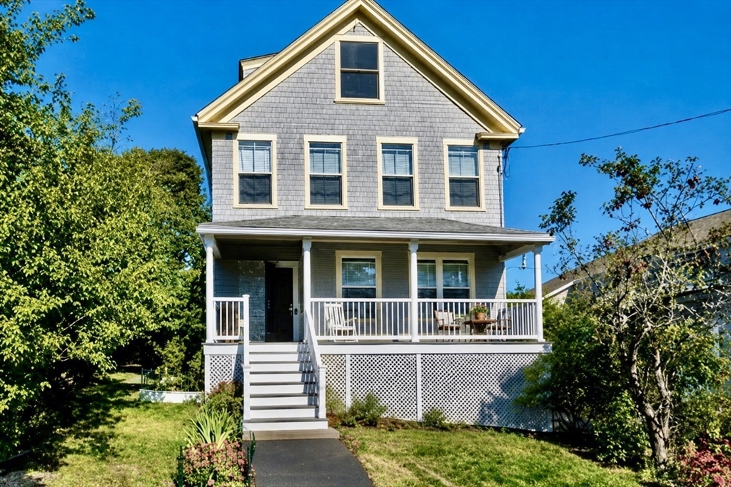 Click for 14 Highland Avenue House, Hull, MA slideshow