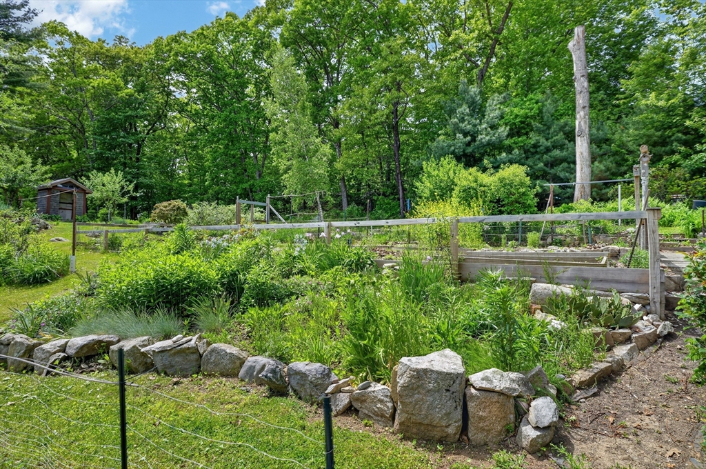 9 Ledgewood Dr