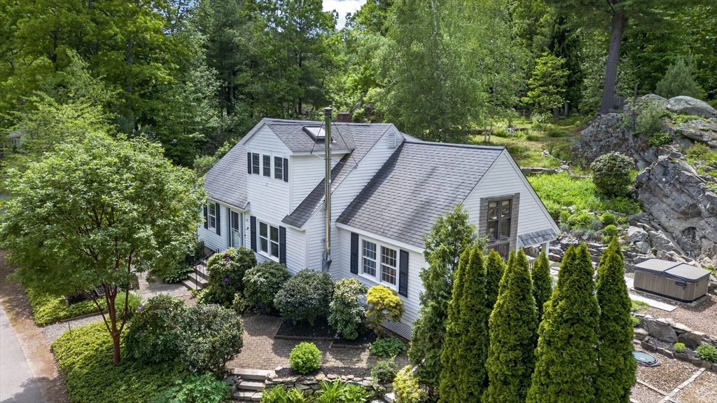 9 Ledgewood Dr