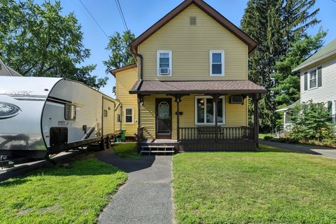 52 Emmett St Chicopee MA 01020