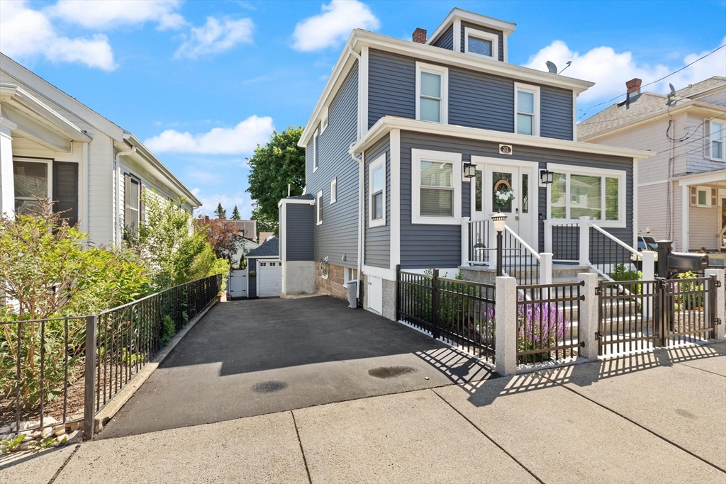 31 Freeman Ave