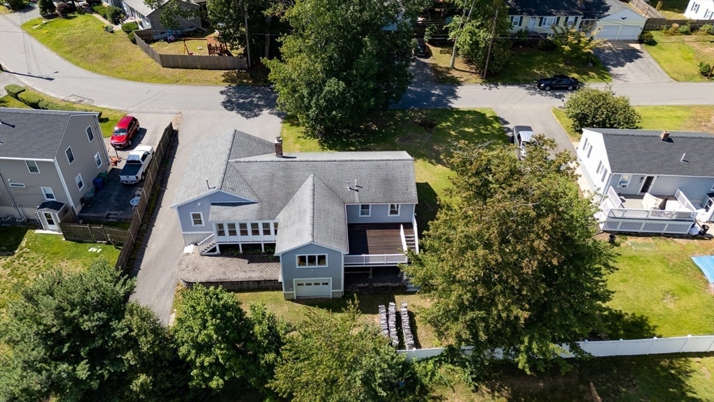 32 Lantern Ln