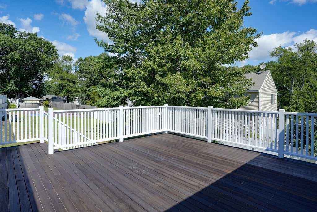 32 Lantern Ln