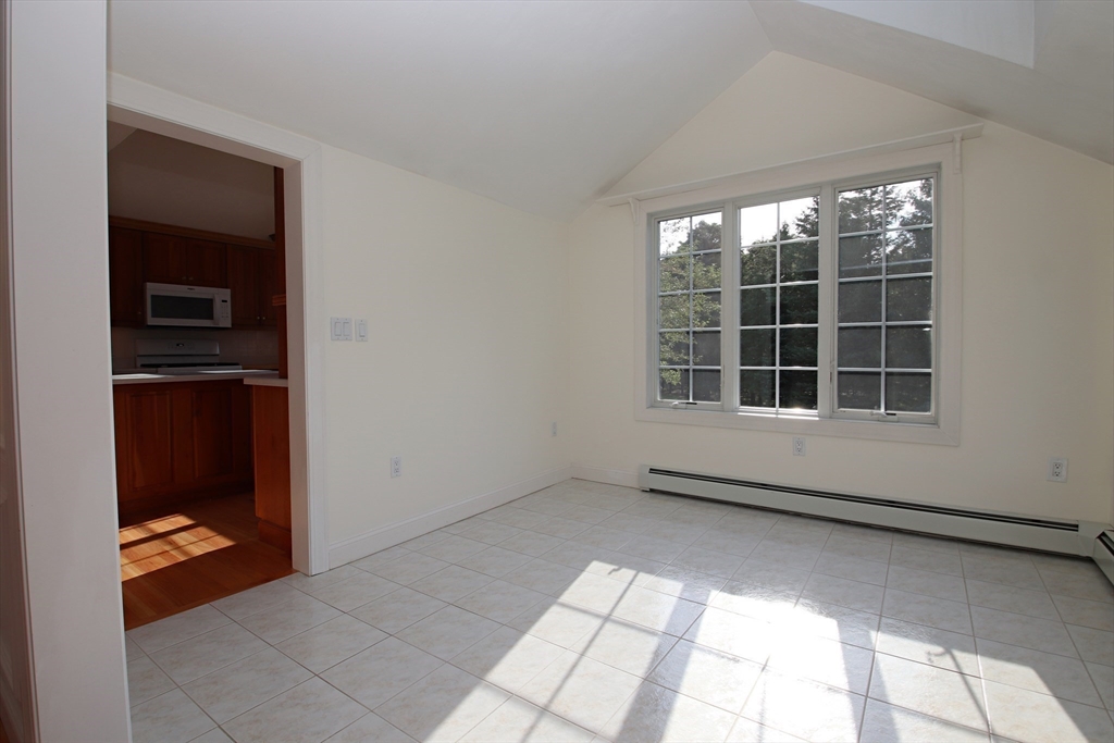 Middleton, Massachusetts 01949, United States, 3 Bedrooms Bedrooms, ,4 BathroomsBathrooms,Residential,Active,211805