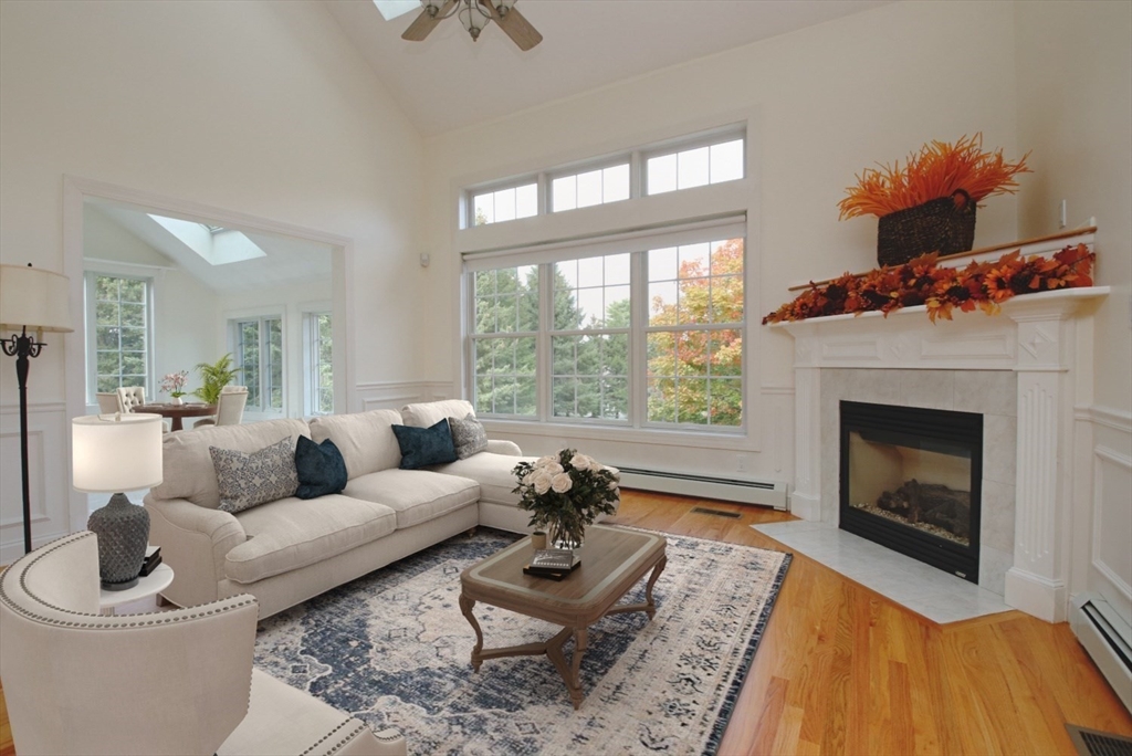 Middleton, Massachusetts 01949, United States, 3 Bedrooms Bedrooms, ,4 BathroomsBathrooms,Residential,Active,211805