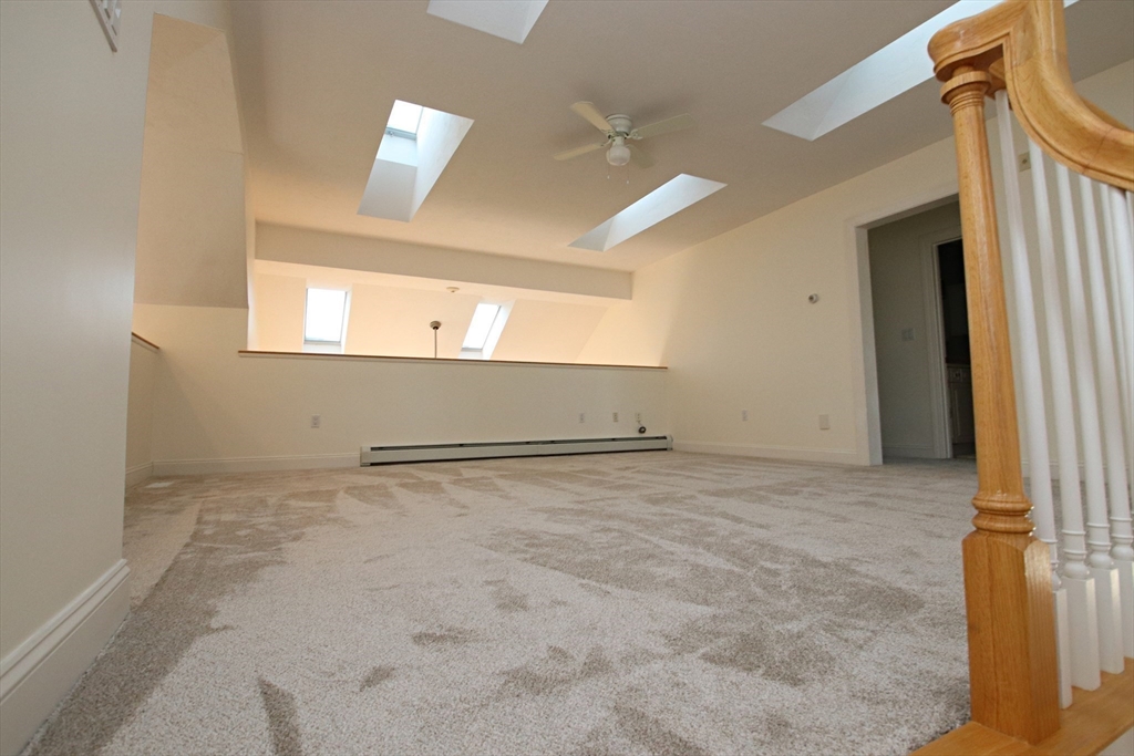 Middleton, Massachusetts 01949, United States, 3 Bedrooms Bedrooms, ,4 BathroomsBathrooms,Residential,Active,211805