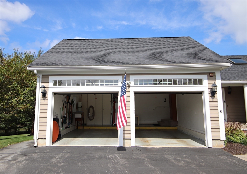 Middleton, Massachusetts 01949, United States, 3 Bedrooms Bedrooms, ,4 BathroomsBathrooms,Residential,Active,211805