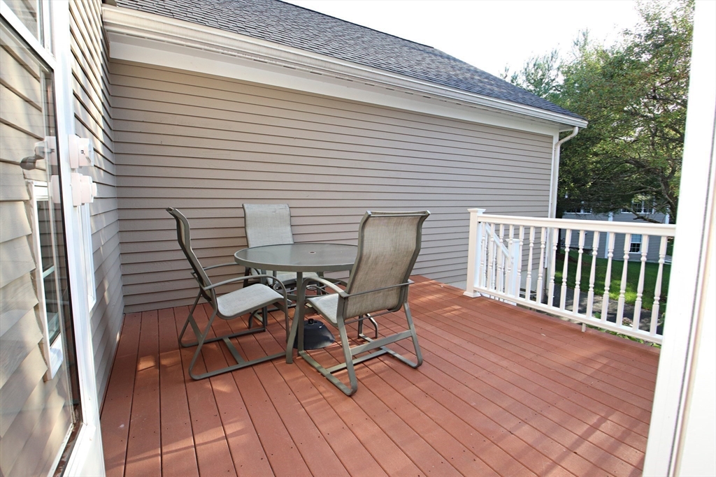 Middleton, Massachusetts 01949, United States, 3 Bedrooms Bedrooms, ,4 BathroomsBathrooms,Residential,Active,211805