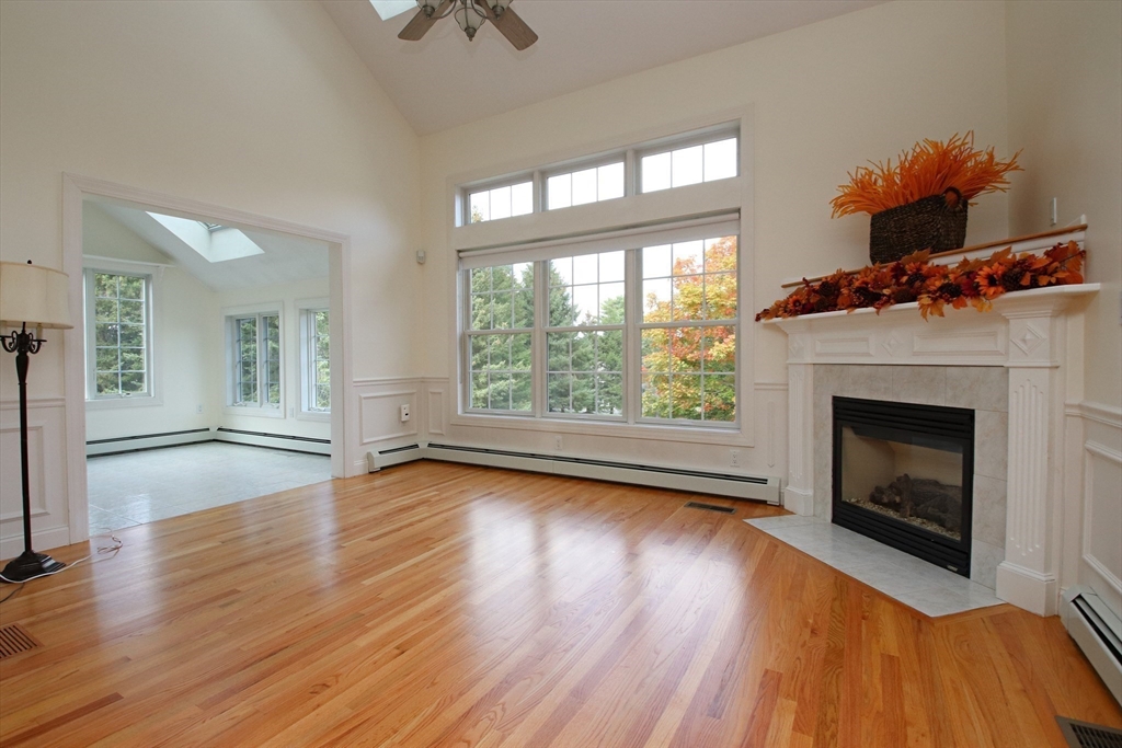 Middleton, Massachusetts 01949, United States, 3 Bedrooms Bedrooms, ,4 BathroomsBathrooms,Residential,Active,211805