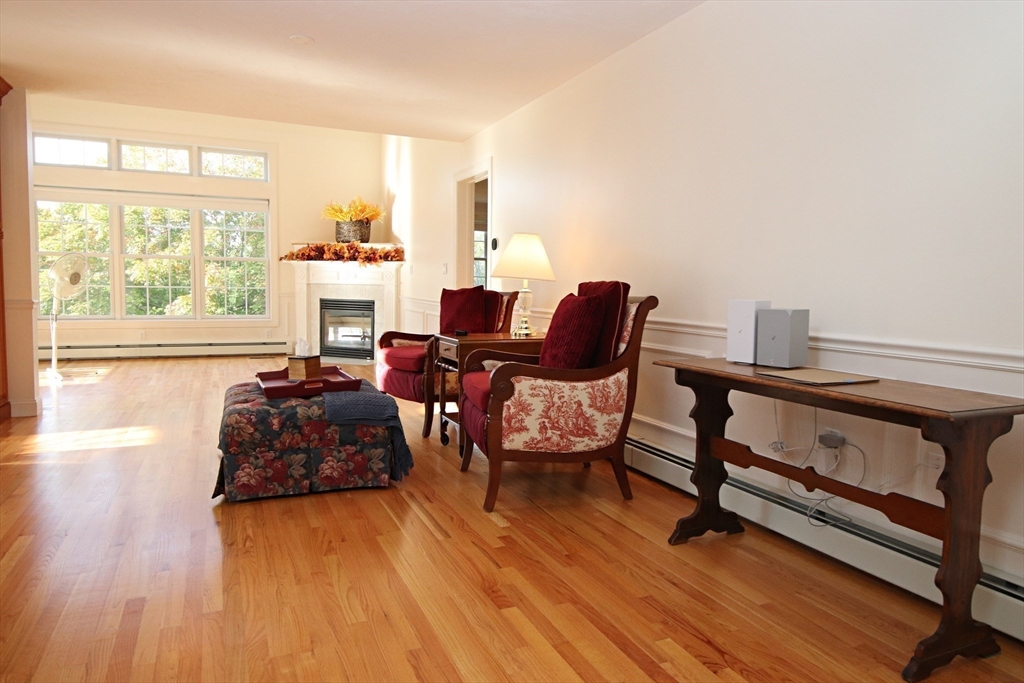 Middleton, Massachusetts 01949, United States, 3 Bedrooms Bedrooms, ,4 BathroomsBathrooms,Residential,Active,211805