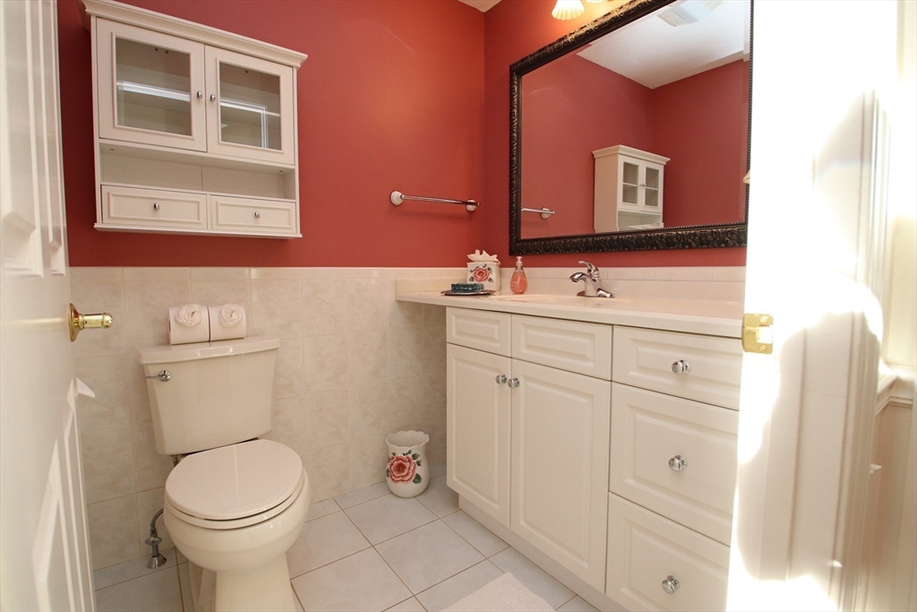 Middleton, Massachusetts 01949, United States, 3 Bedrooms Bedrooms, ,4 BathroomsBathrooms,Residential,Active,211805