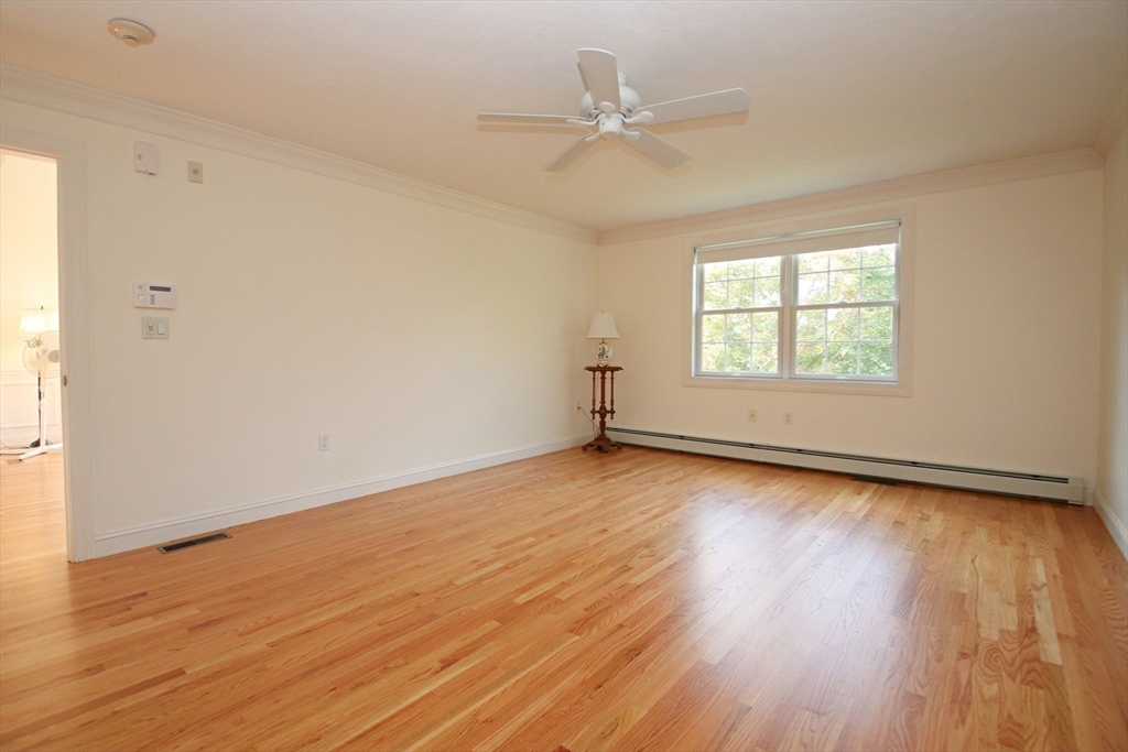 Middleton, Massachusetts 01949, United States, 3 Bedrooms Bedrooms, ,4 BathroomsBathrooms,Residential,Active,211805