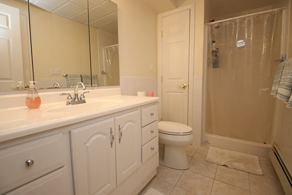 Middleton, Massachusetts 01949, United States, 3 Bedrooms Bedrooms, ,4 BathroomsBathrooms,Residential,Active,211805