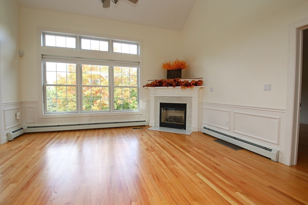 Middleton, Massachusetts 01949, United States, 3 Bedrooms Bedrooms, ,4 BathroomsBathrooms,Residential,Active,211805