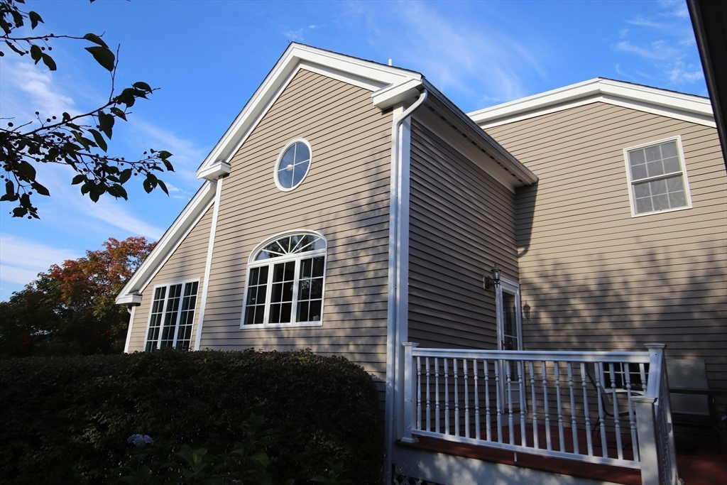 Middleton, Massachusetts 01949, United States, 3 Bedrooms Bedrooms, ,4 BathroomsBathrooms,Residential,Active,211805