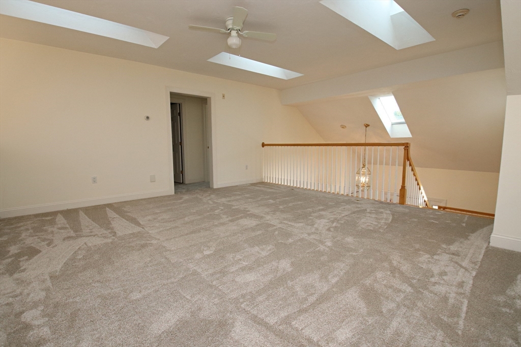 Middleton, Massachusetts 01949, United States, 3 Bedrooms Bedrooms, ,4 BathroomsBathrooms,Residential,Active,211805