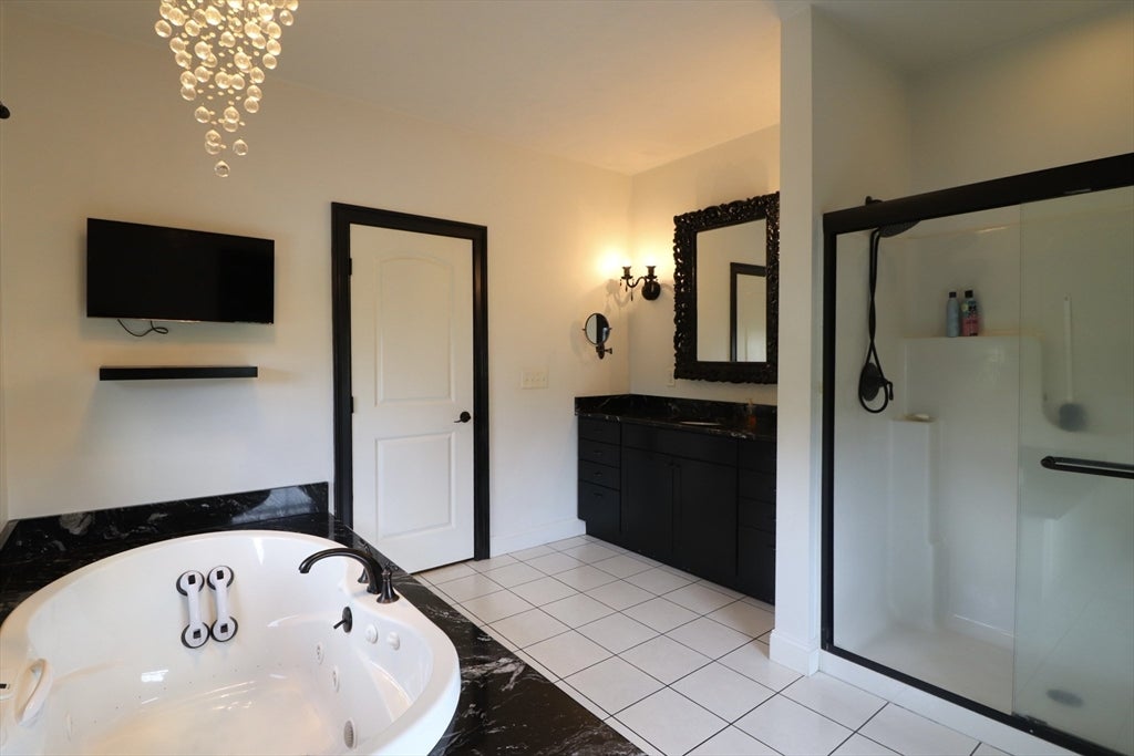 20 Meadowbrook Ln, Westport, MA Photo #32