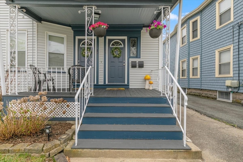 50-52 Bainbridge St.