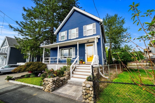47 SANFORD ST, MELROSE, MA 02176 - Image 4b9b3575bfb02652afb9e22ec2dbaa70/3473863136