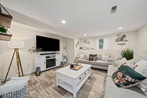 14 Dale Rd Holbrook MA 02343