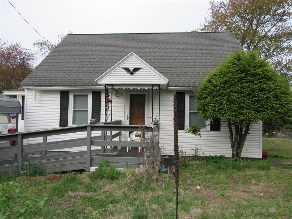 Click for 21 Barbara St, Lowell, MA slideshow