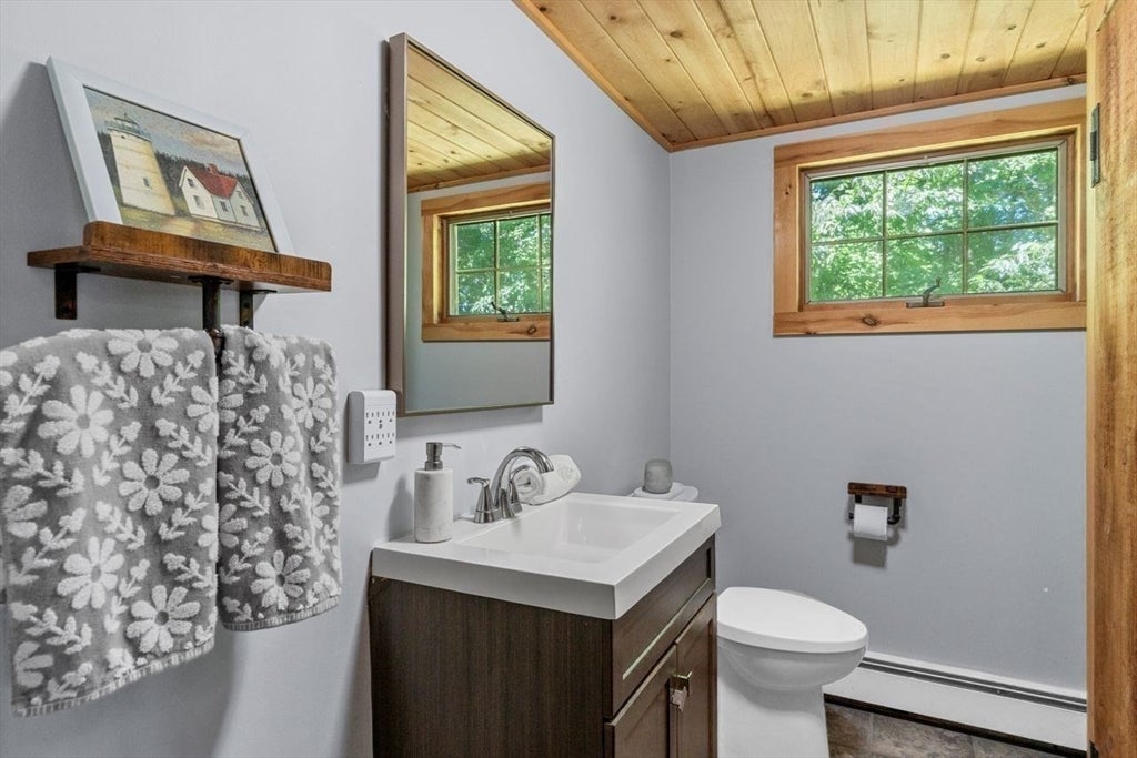 318 Circuit St, Hanover, MA Photo #15