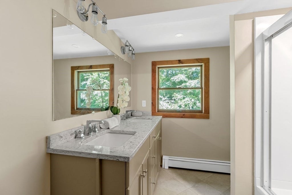 318 Circuit St, Hanover, MA Photo #21