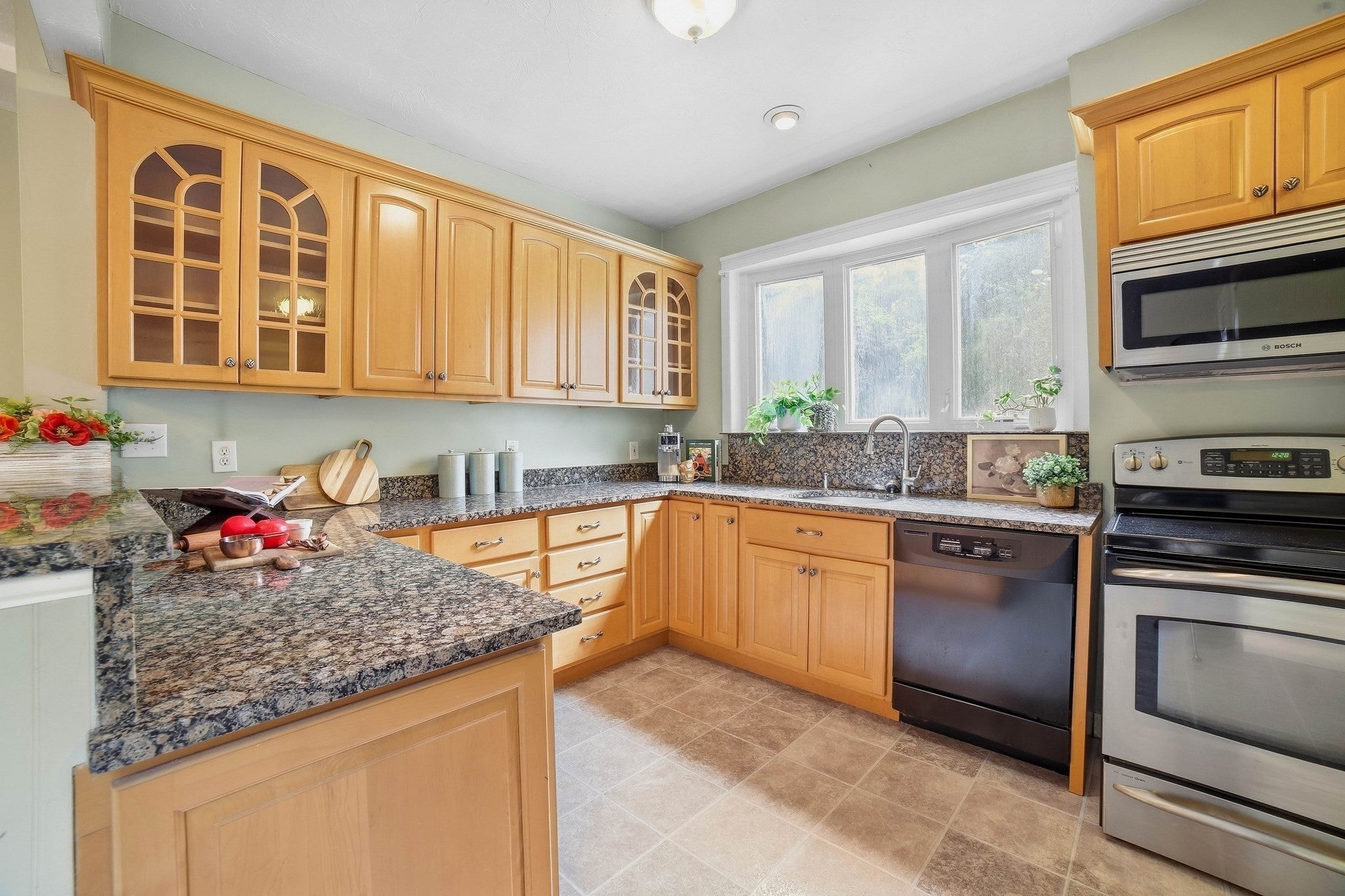 550 Sunderland Road, Worcester, MA, 550 Sunderland Road, Worcester, MA Photo #8