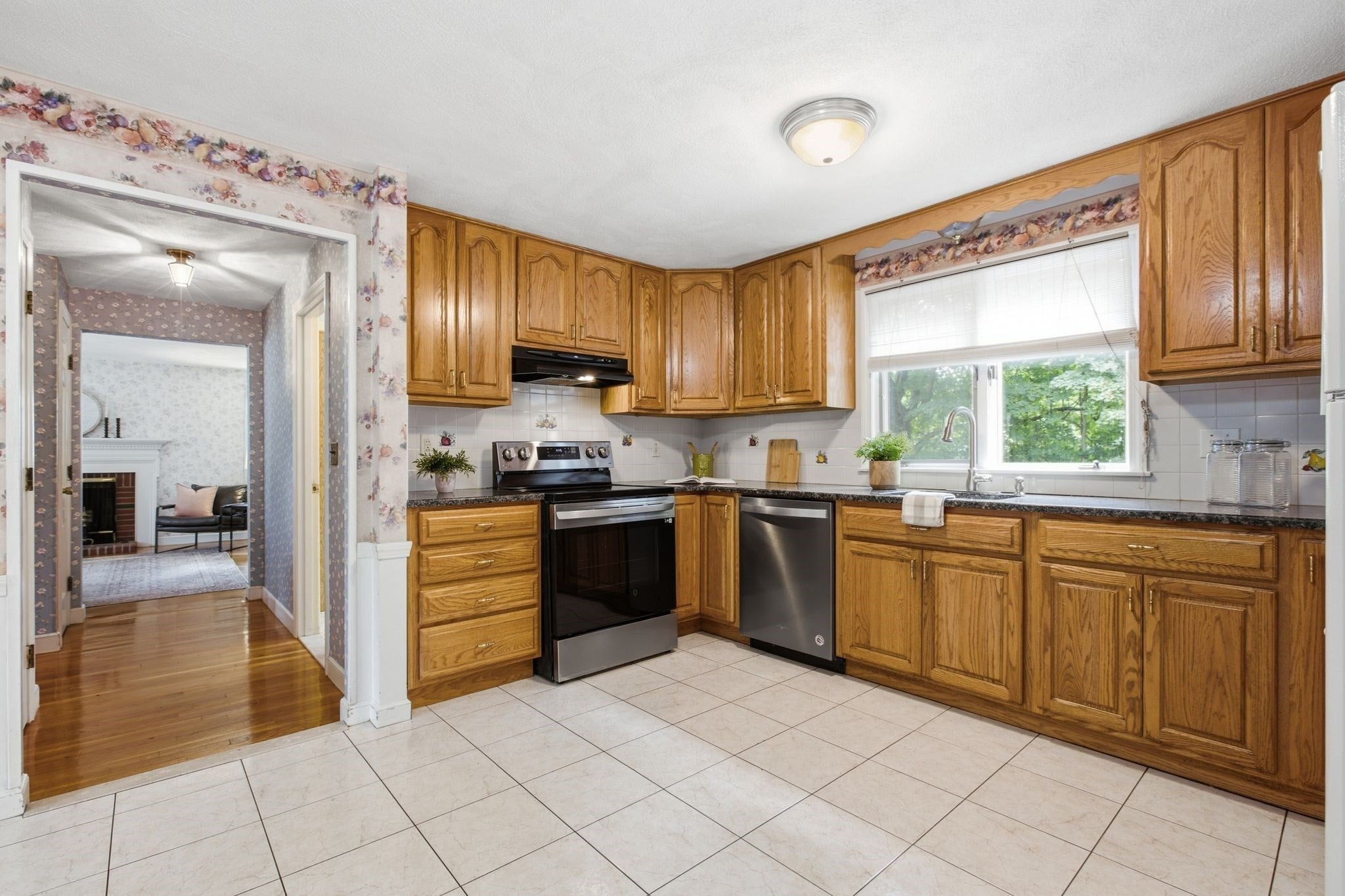 10 Red Gate Ln, Reading, MA, 10 Red Gate Ln, Reading, MA Photo #12