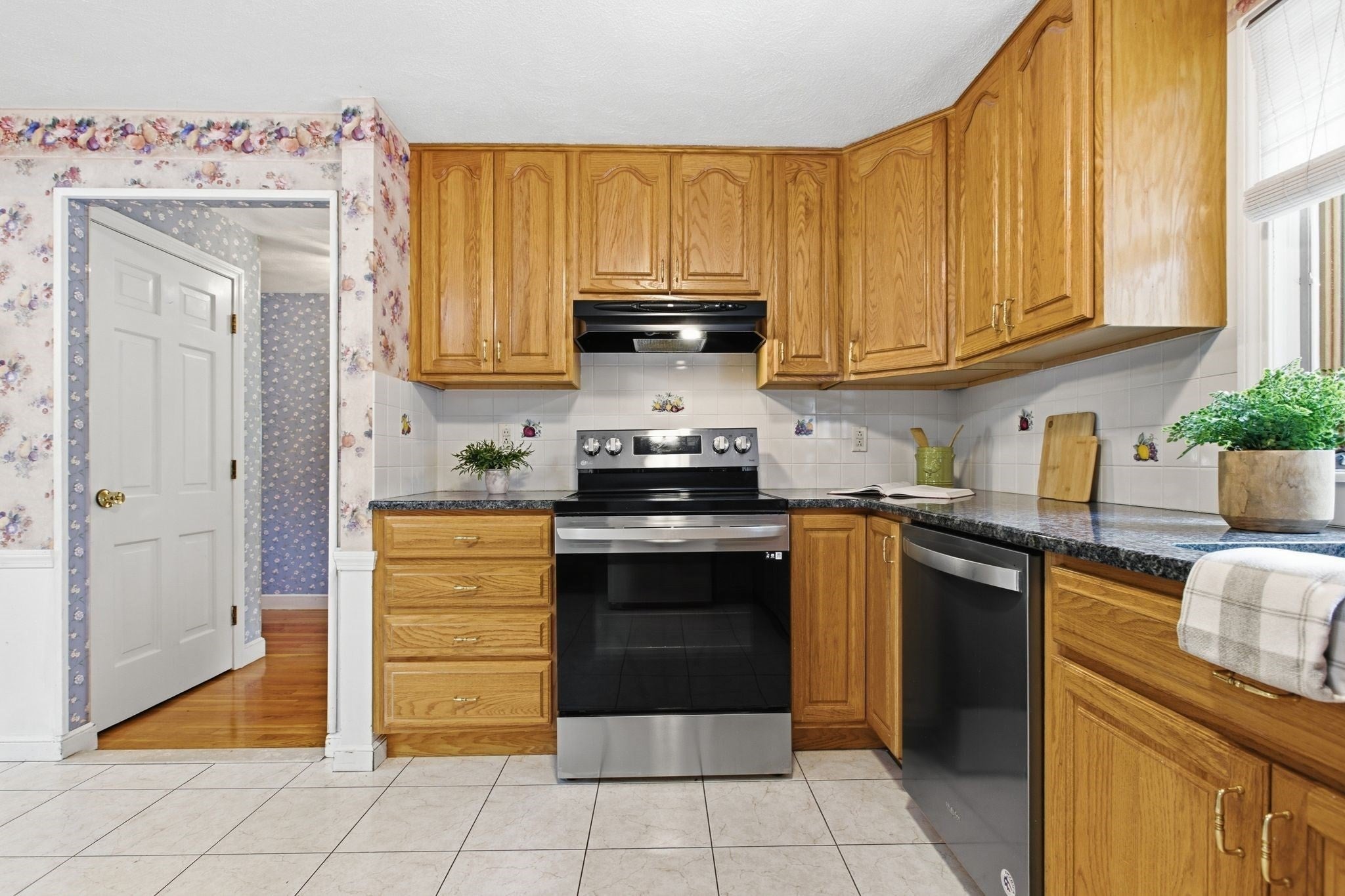 10 Red Gate Ln, Reading, MA, 10 Red Gate Ln, Reading, MA Photo #15