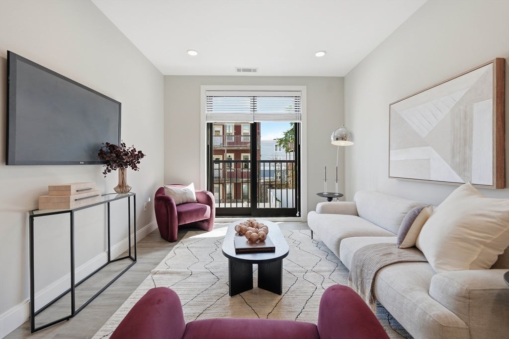 656 Saratoga St #214, Boston, MA, 656 Saratoga St #214, Boston, MA Photo #1