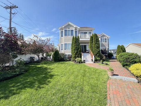141 Grovers Ave 141 Winthrop MA 02152