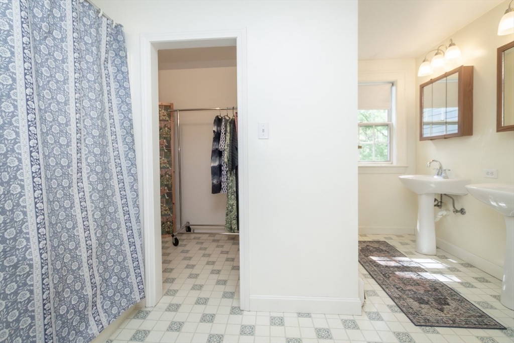 4 Crescent St, Natick, MA Photo #21
